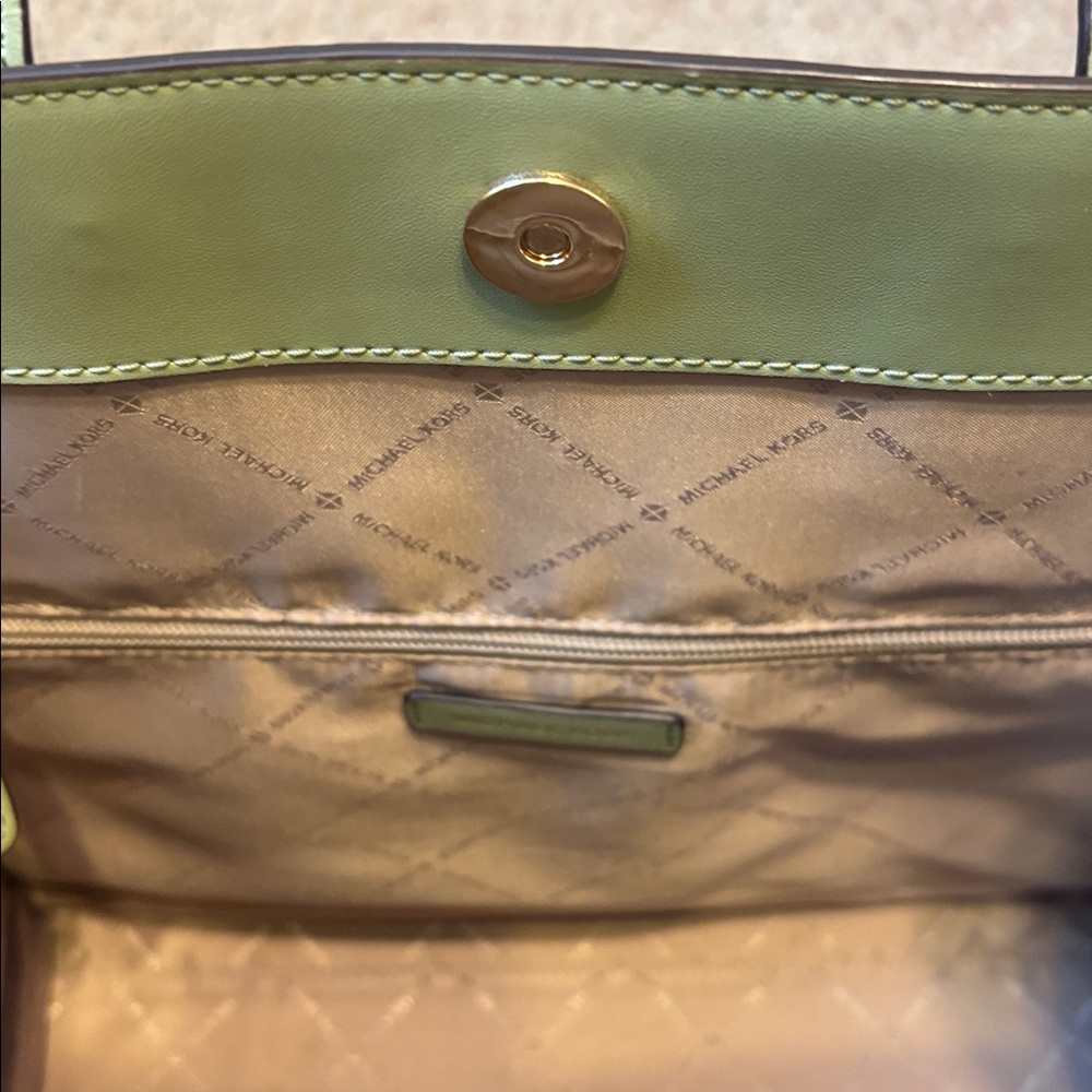 MICHAEL Michael Kors
Michael Kors Kenly Large NS
Tote - Light Sage - Picture 9 of 12